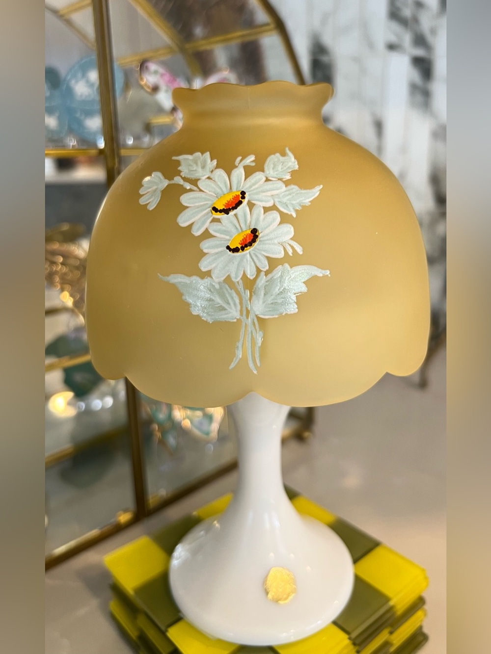 Vintage Westmoreland Daisy Painted Fairy Light